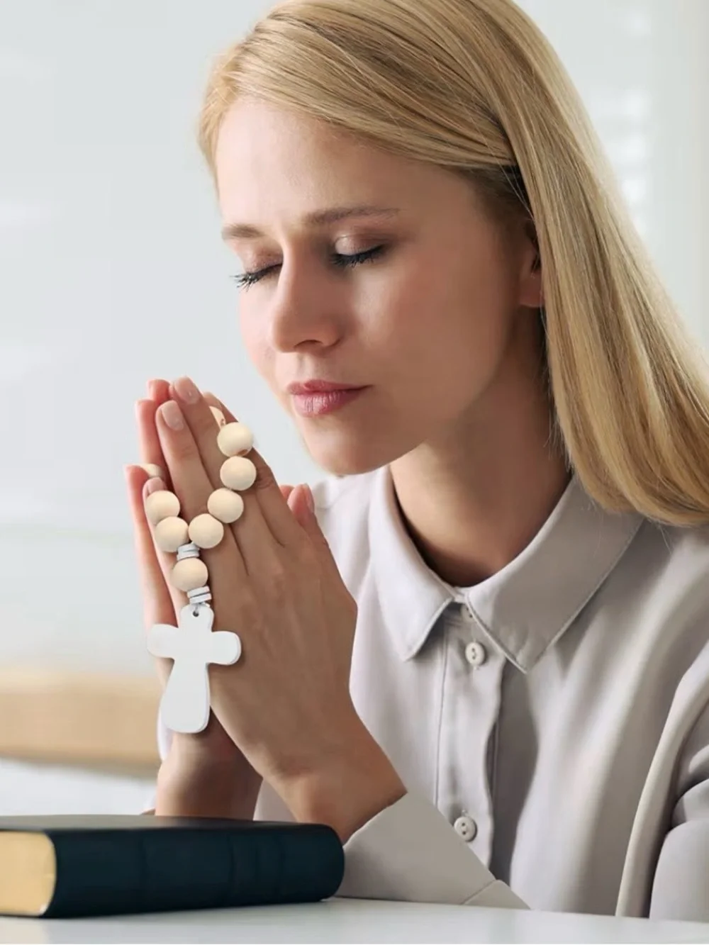 Wooden Rosary Catholic Prayer Rosary Beads with Crucifix Cross Pendant